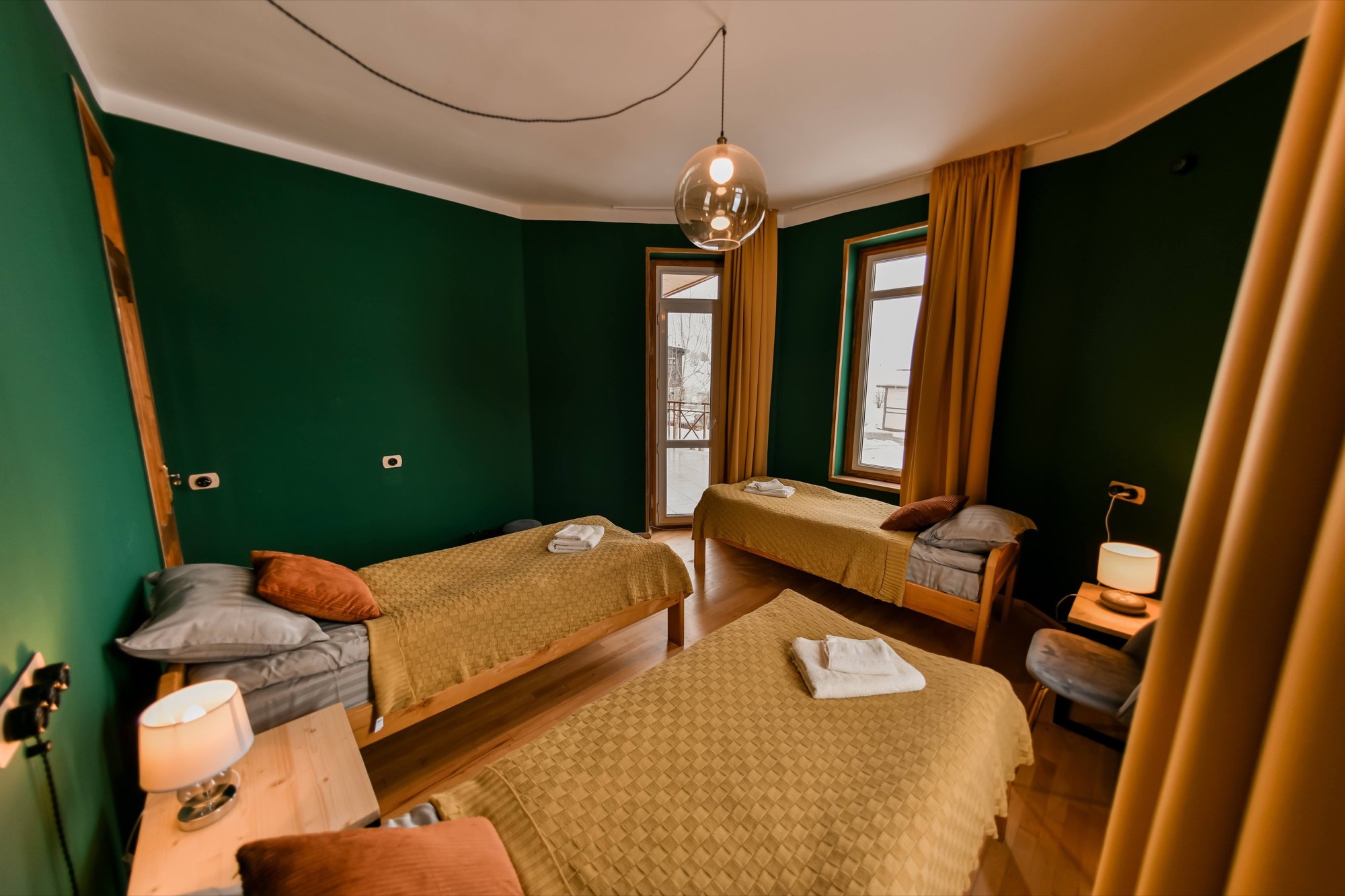 Triple Room with Balcony / Green Light