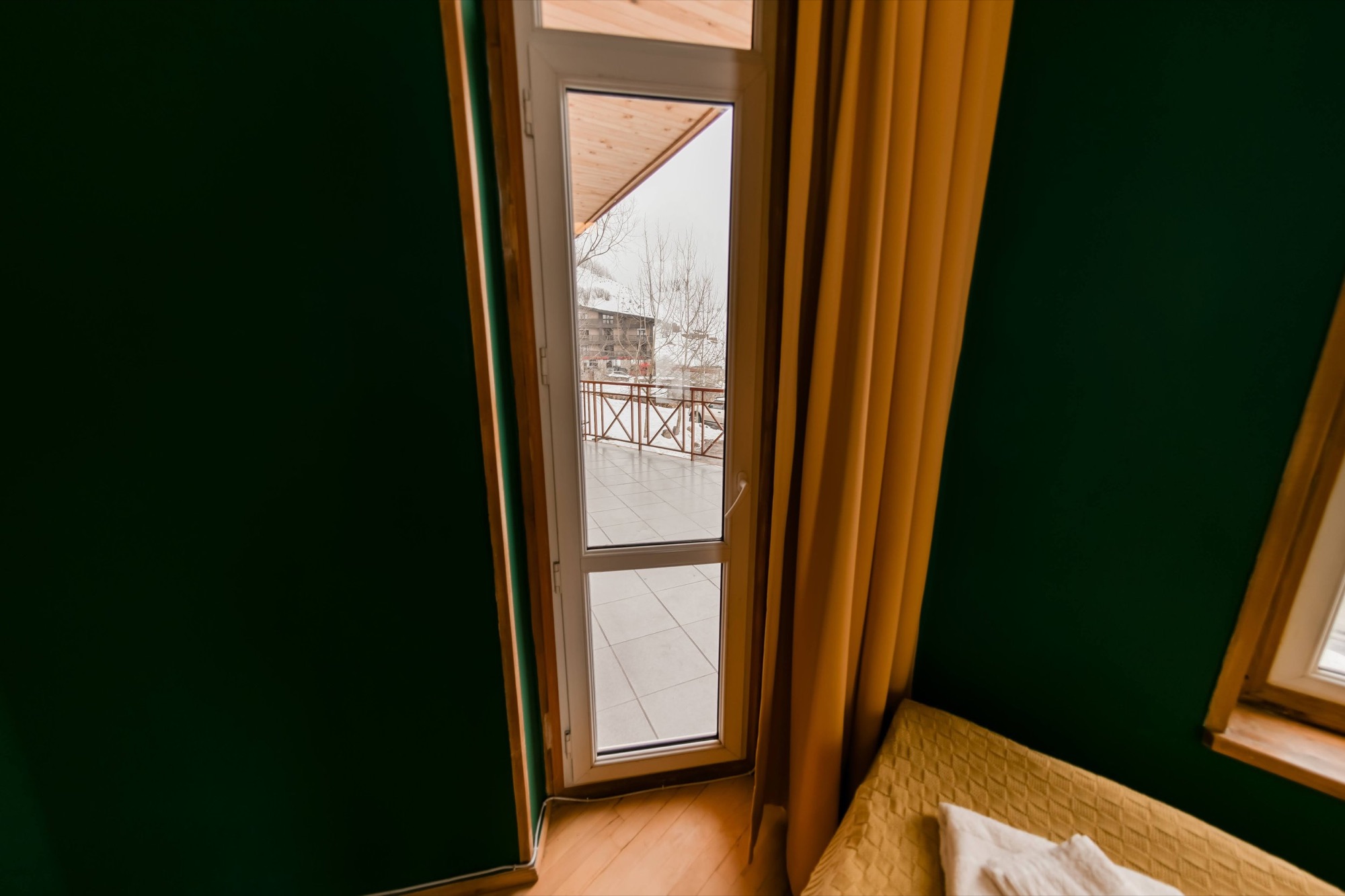 Triple Room with Balcony / Green Light